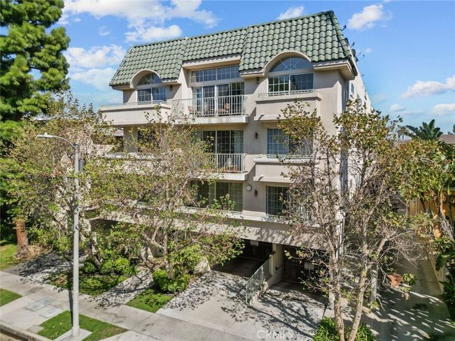 102 - 4348 Mammoth Ave, Condo with 2 bedrooms, 3 bathrooms and null parking in Sherman Oaks CA | Image 29