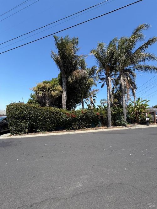 1075 Mitchell Way, El Sobrante, CA, 94803-1024 | Card Image