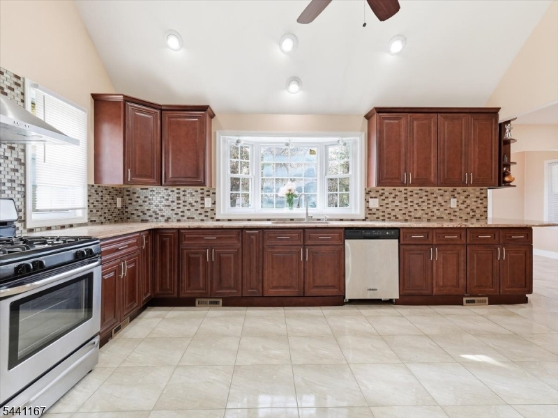 Residential in Livingston Twp. 3