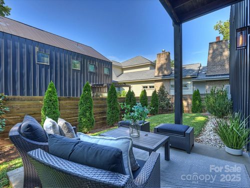 2107 W Trade St, Charlotte, NC, 28216-5210 | Card Image