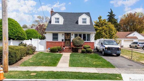 283 Hawthorne Ave, Uniondale, NY, 11553-1501 | Card Image