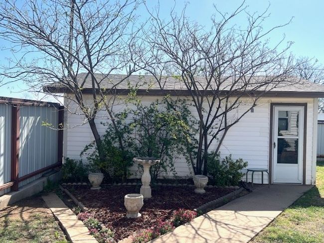 3702 Dalton Dr, House other with 3 bedrooms, 1 bathrooms and 2 parking in Snyder TX | Image 24