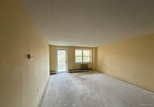 apt-3d-221 Beach 80th St, Rockaway Beach, NY, 11693-2005 | Card Image