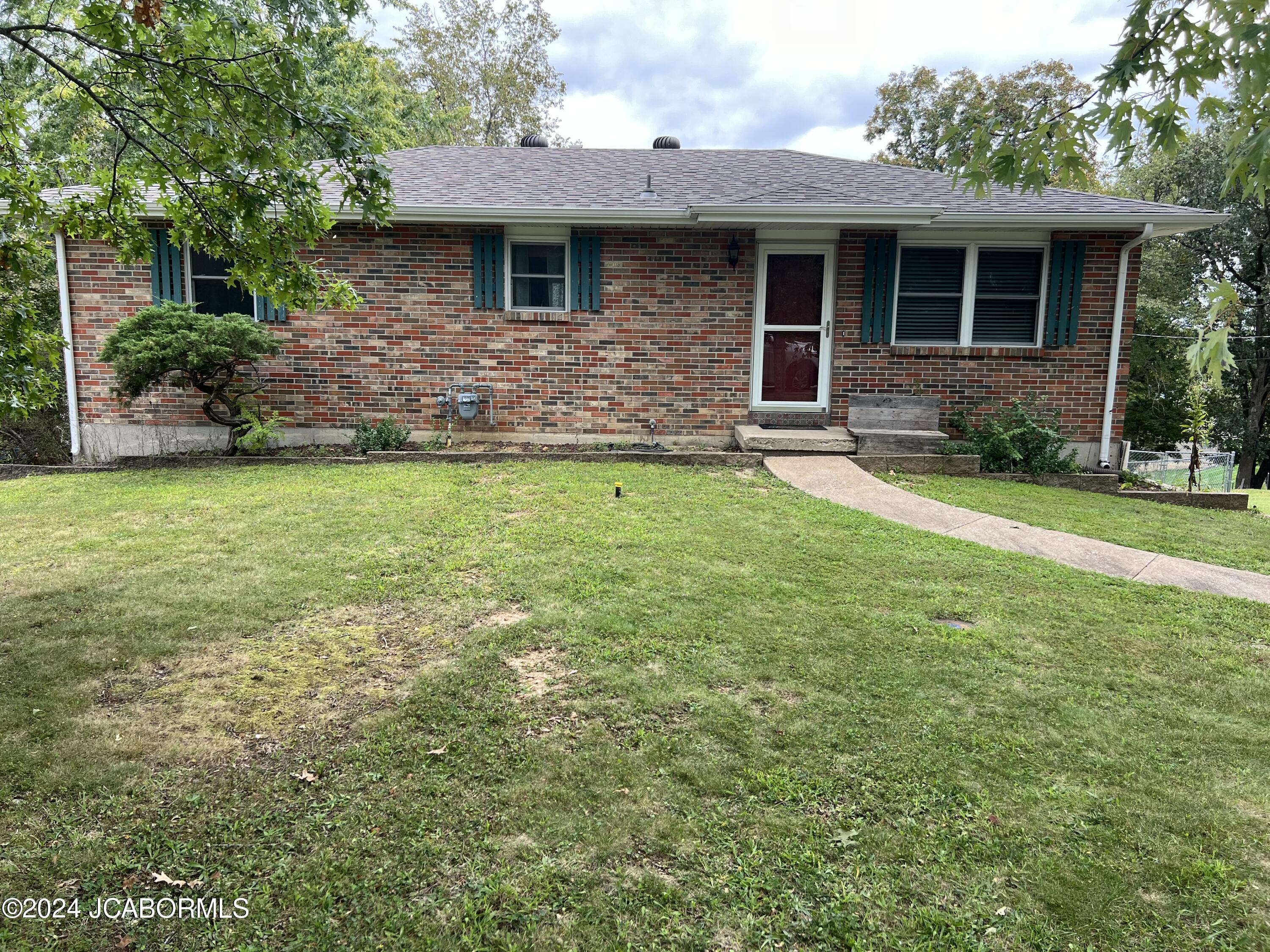 Ridge Rd, Jefferson City, MO 65109