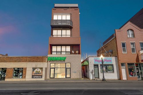 3-1552 W Fullerton Ave, Chicago, IL, 60614-9018 | Card Image