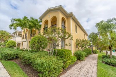 8248 Josefa Way, Home with 3 bedrooms, 3 bathrooms and null parking in Naples FL | Image 3