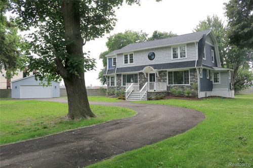 19904 Mckinnon St, Roseville, MI, 48066-4548 | Card Image