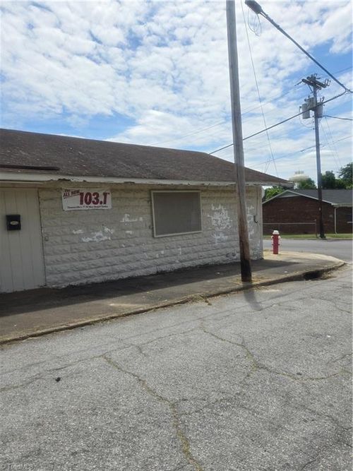 127 College St, Thomasville, NC, 27360-4155 | Card Image