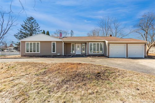 12 Fowler Ln, Mount Sinai, NY, 11766-1708 | Card Image