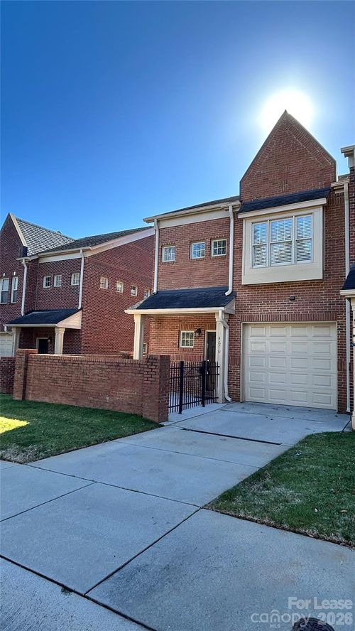 4670 Dabney Vigor Dr, Charlotte, NC, 28209-2838 | Card Image