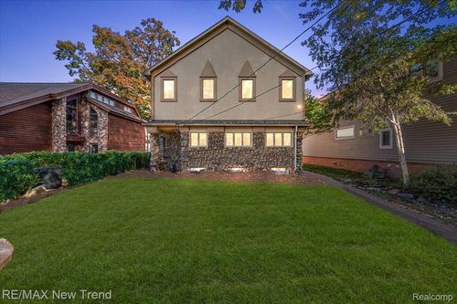 727 Mcdougal Dr, Waterford, MI, 48327-3054 | Card Image