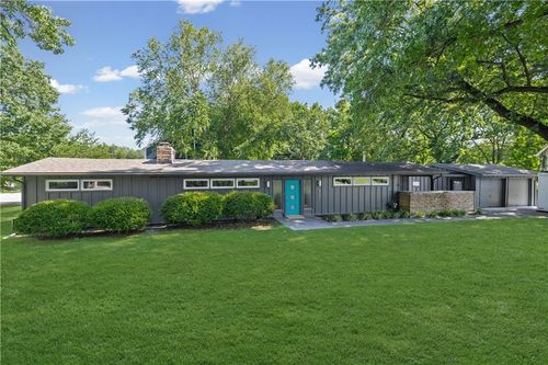 8201 W 64th Ter, Merriam, KS, 66202-3733 | Card Image