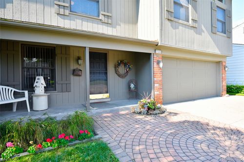 733 Highland Ave, Clawson, MI, 48017-1484 | Card Image
