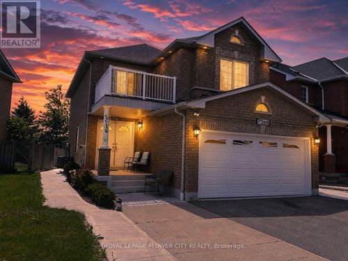 7268 Village Walk, Mississauga, ON, L5W1V7 | Card Image