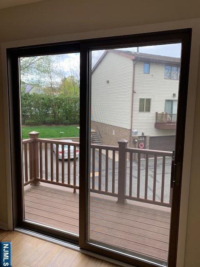 678 Broad St, Townhouse with 2 bedrooms, 3 bathrooms and null parking in Clifton NJ | Image 8