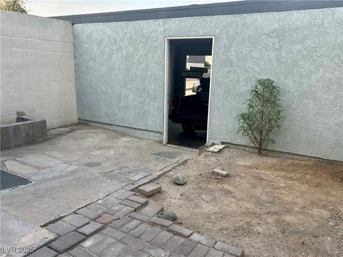 3146 Blackford Ct, Las Vegas, NV, 89102-7825 | Card Image