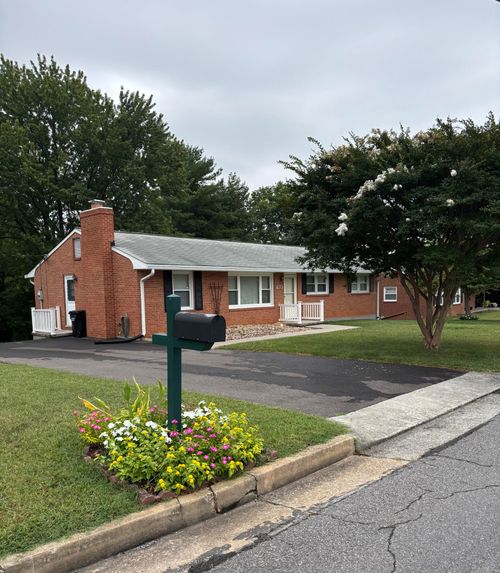 1929 June Dr, Roanoke, VA, 24019-3638 | Card Image