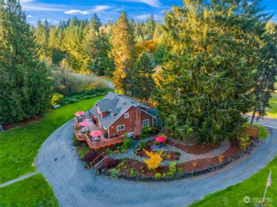 U-Shaped Driveway with Generous Parking Space | Image 3