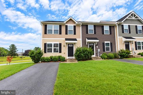 19 Chincoteague Ln, MARTINSBURG, WV, 25403-1736 | Card Image