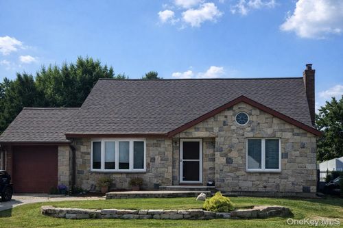 85 Briarcliff Rd, Westbury, NY, 11590-1636 | Card Image