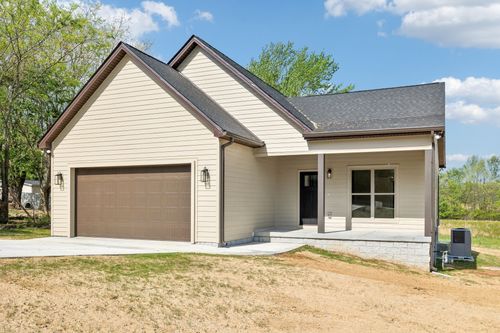 827 Oconnor St, Smithville, TN, 37166-2202 | Card Image