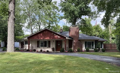 1475 Avondale St, Sylvan Lake, MI, 48320-1703 | Card Image