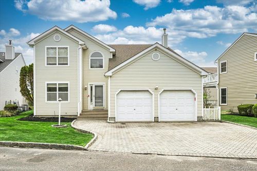 22 Spinnaker Ln, East Patchogue, NY, 11772-5864 | Card Image
