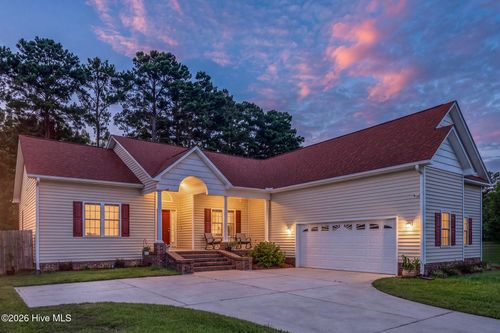 168 Laura Dr, New Bern, NC, 28562-9121 | Card Image