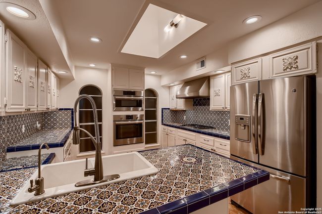 201 Sheffield, House other with 5 bedrooms, 5 bathrooms and null parking in Castle Hills TX | Image 35
