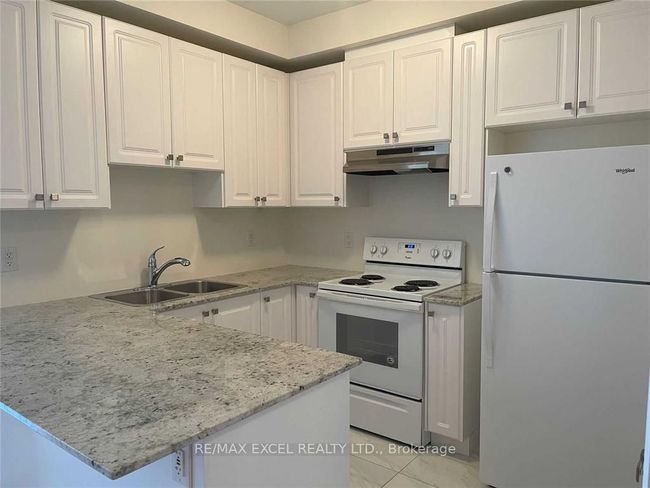29 Vantage Loop, House attached with 3 bedrooms, 3 bathrooms and 2 parking in Newmarket ON | Image 5