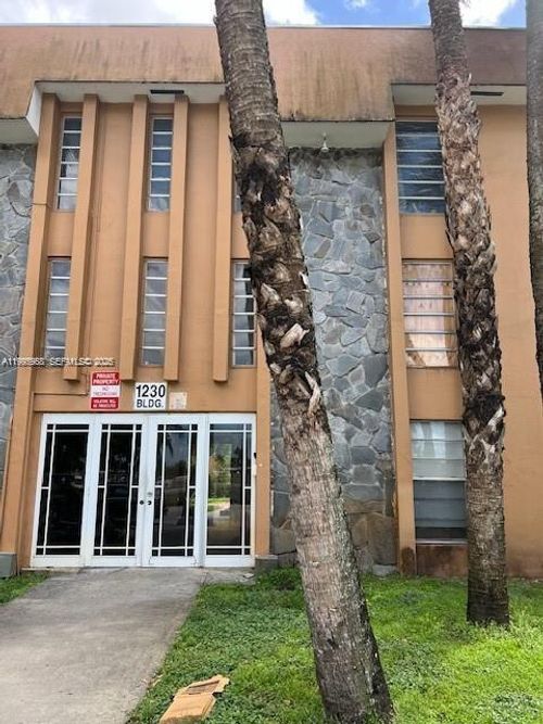 apt-305a-1230 W 54th St, Hialeah, FL, 33012-3002 | Card Image