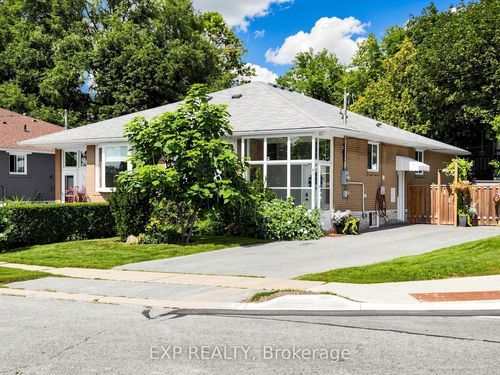 175 Penn Ave, Newmarket, ON, L3Y2S3 | Card Image
