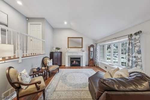 14 Sandy Hill Rd, Westfield, NJ, 07090-2827 | Card Image