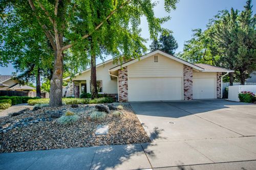 725 Fairview Drive, Woodland, CA, 95695 | Card Image