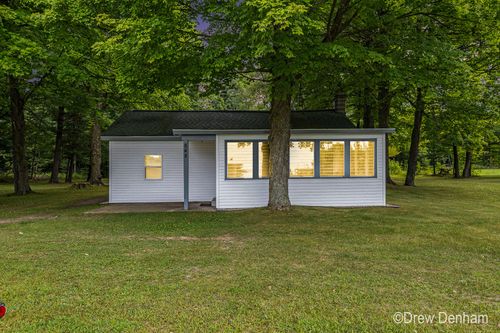 548 W Houghton Lake Rd, Lake City, MI, 49651-9784 | Card Image