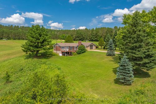832 Chetwynd Rd, Burks Falls, ON, P0A1C0 | Card Image