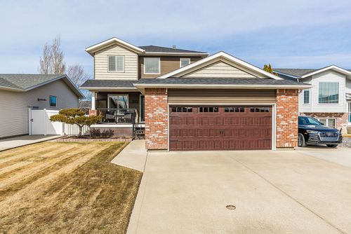 592 Hemingway Cres Ne, Medicine Hat, AB, T1C1X4 | Card Image