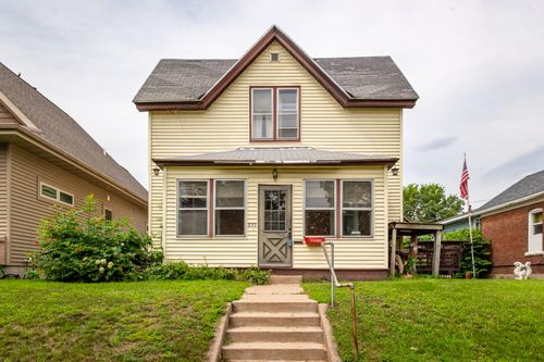 933 Denton St, La Crosse, WI, 54601-5583 | Card Image
