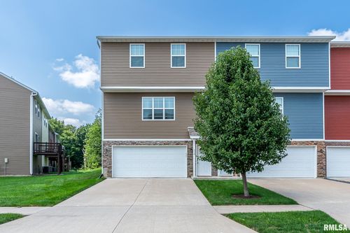 710 Cox Ct, Le Claire, IA, 52753-8007 | Card Image
