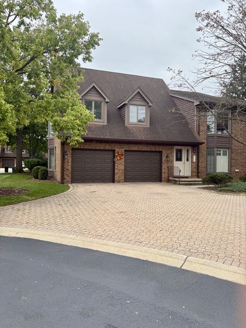 44-44 Queens Ct, Westchester, IL, 60154-5631 | Card Image