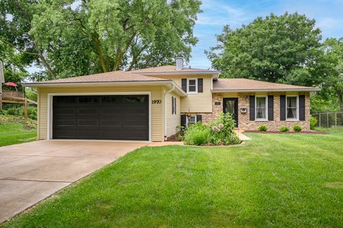 1970 Nottingham Ln, Wheaton, IL, 60189-8572 | Card Image