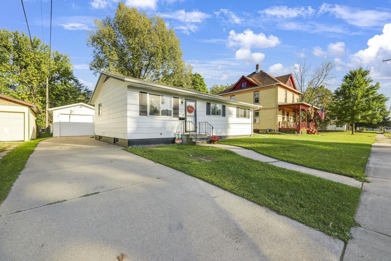Mill St, New London, WI 54961