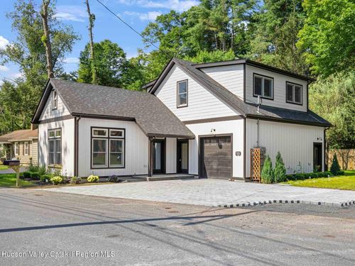 267 Tinker St, Woodstock, NY, 12498-1131 | Card Image