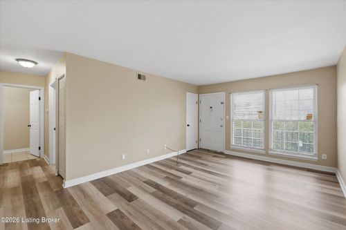 apt-4-1972 Goldsmith Ln, Louisville, KY, 40218-2046 | Card Image