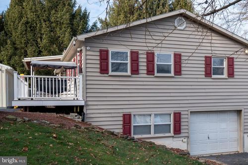 2530 Tree Top Ln, Seven Valleys, PA, 17360-9144 | Card Image