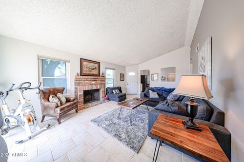 8521 W Mauna Loa Ln, Peoria, AZ, 85381-2763 | Card Image