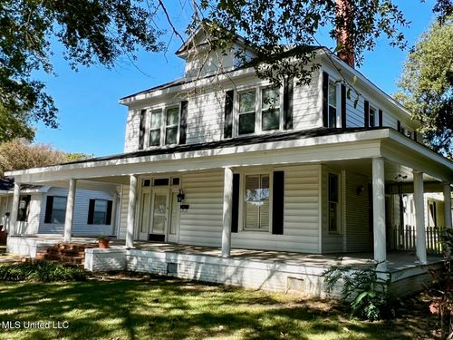 413 E Claiborne Ave, Greenwood, MS, 38930-3606 | Card Image