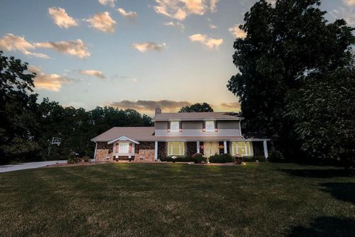 5540 S Oxford Drive, New Berlin, WI, 53146 | Card Image