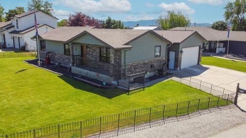 9912 E Empire Ave, Millwood, WA, 99206-4326 | Card Image