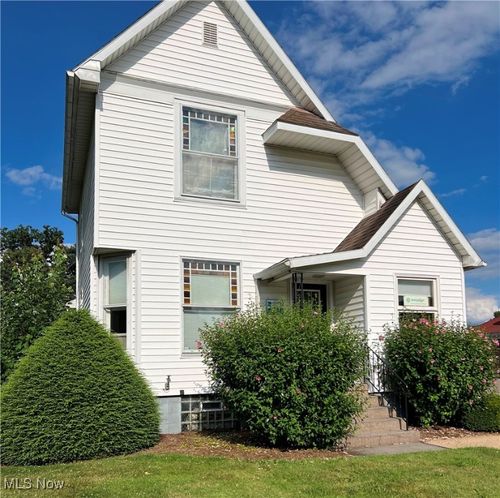 815 N Water St, Uhrichsville, OH, 44683-1457 | Card Image